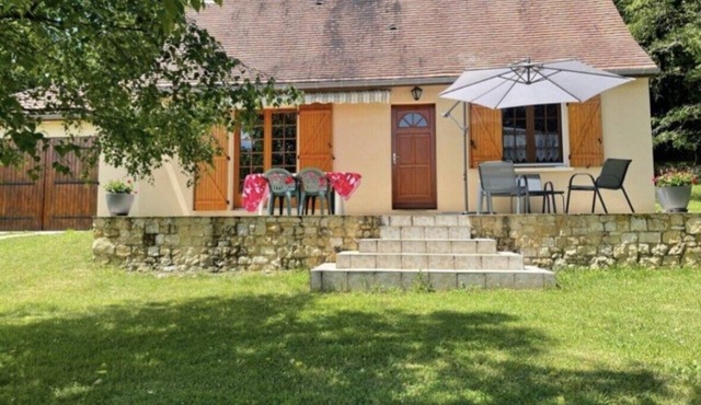 Charming Périgord house with above-ground pool
