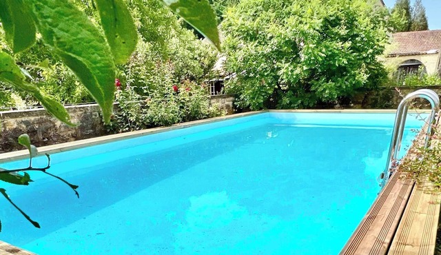 Charming house for 14, pool and indoor hottub