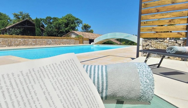 Charming 1-bedroom apartment overlooking fabulous Montcuq-en-Quercy-Blanc
