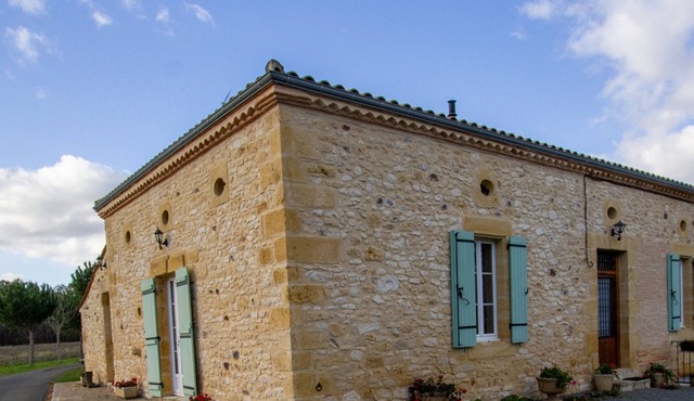 Charming Périgord House with Fireplace