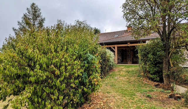 Charming Cottage near La Chaise-Dieu: Tranquil Retreat, Spacious Grounds, and Cozy Interiors