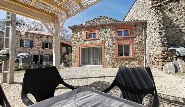 Charming Retreat with Sauna and Terrace in Peaceful Hamaulet