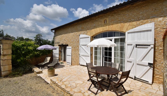 Charming house with shared heated swimming pool and landscaped park