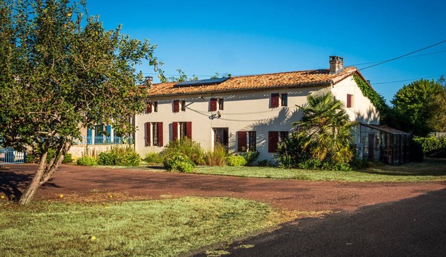 Charming, delightful house with pool in south-west France