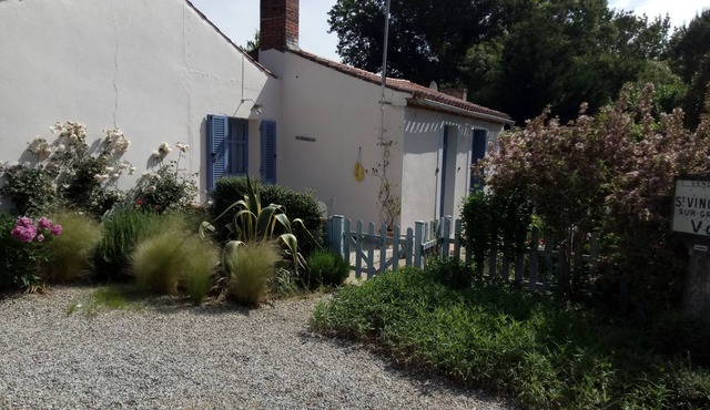 Charming Traditional Vendeen Cottage sleeping 4 in the peaceful countryside