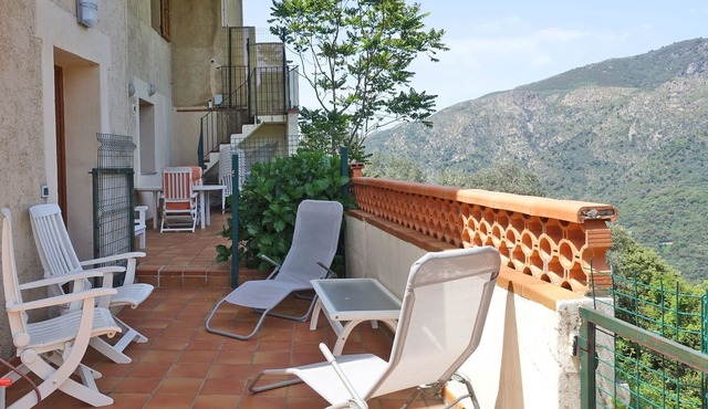 Charming loft at garden level with magnificent landscape, quiet, comfy, clean