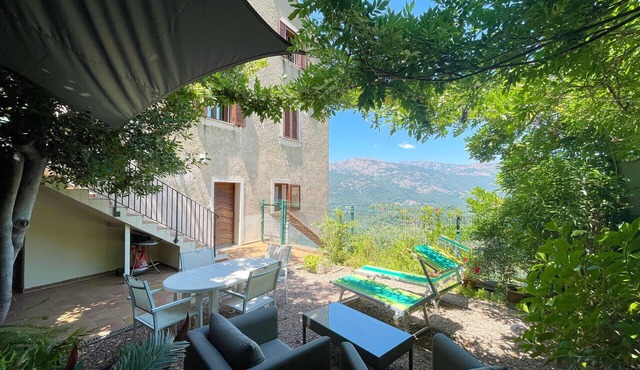 Charming loft at garden level with magnificent landscape, quiet, comfy, clean