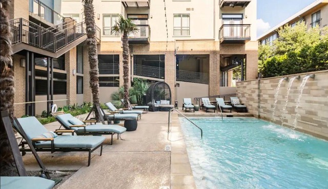 Charming 1,100 sq ft apartment near to The Shops at Legacy