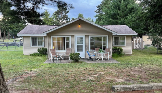 Charming 1-bedroom 1/2 house in soothing St Helen Hideaway with WiFi