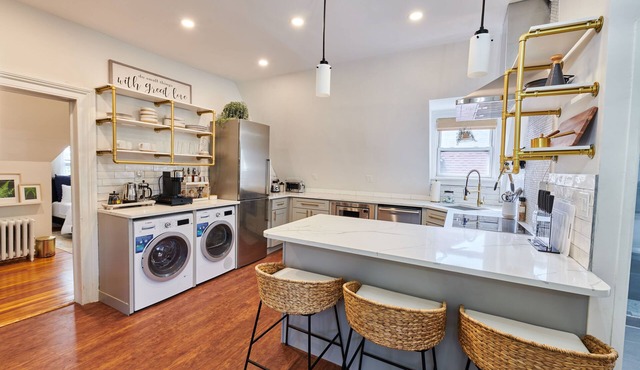 Charming 1 BDRM + Sofabed + 1 BATH Brooklyn Home