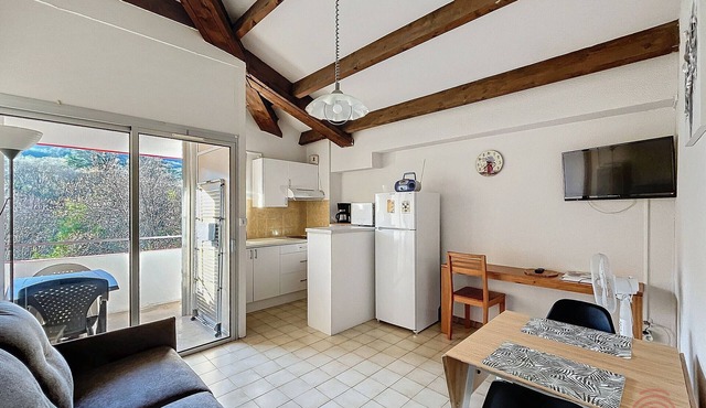 Charming 1-Bed Apt with Terrace near Spa & Nature Park, 400m from Town Center, Pets Welcome