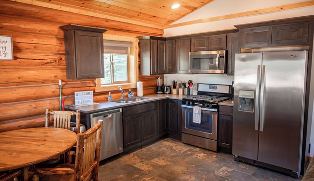 Charming 1-Bed, 1-Bath Log Cabin w/Full Kitchen at North Haven Campground
