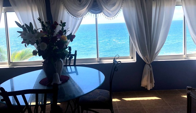 Charming 1-Bed Apartment in Sint Maarten