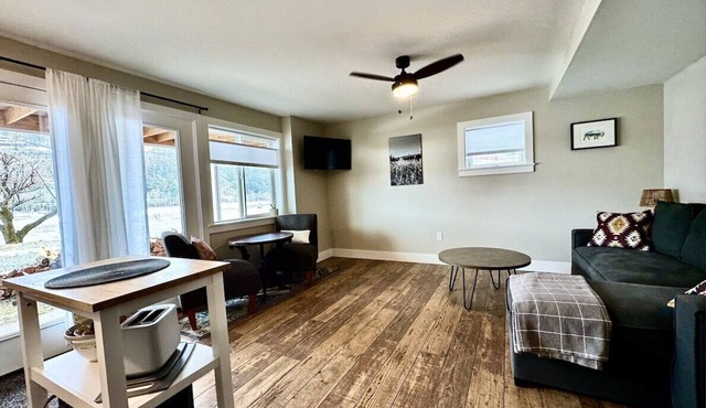 Charming 1 bed/bath Suite in waterfront Cottage