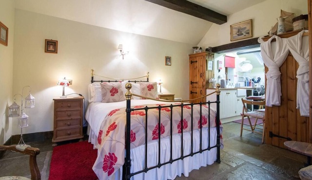Charming 1-Bed Cottage in Staffordshire