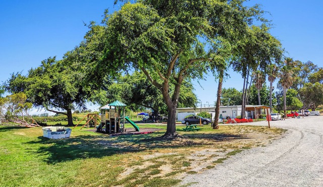 Charming 1 Bed Cabin at Delta Shores Resort in Isleton