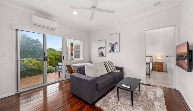 Charming 1-Bed Cottage with Garden Retreat