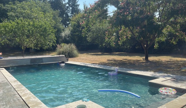 Charming 1-bed cottage in Brux perfect for a relaxed rural getaway. Sleeps 1-4.