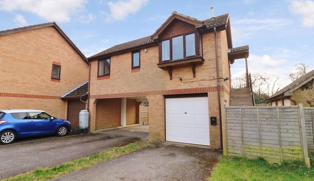 Charming 1 bed detached coach house in peaceful Locks Heath with super fast WiFi