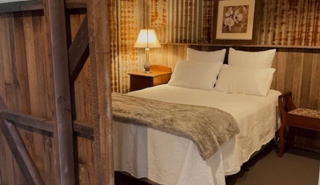 Charming 1-Bed Farm Cabin with Wood Fire