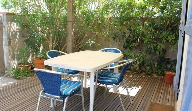 Charming 1-Bedroom House with Terrace, 250m from Beach, A/C, Parking, Near Center