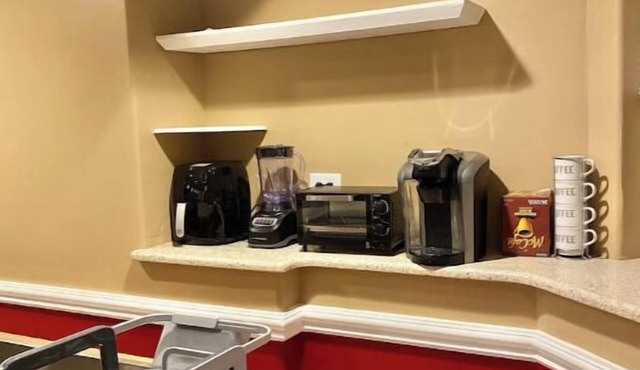 Charming 1-bedroom with full bathroom located in a house in the suburb