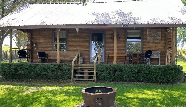 Charming 1-bedroom cabin over looking a pond & located on a cattle ranch
