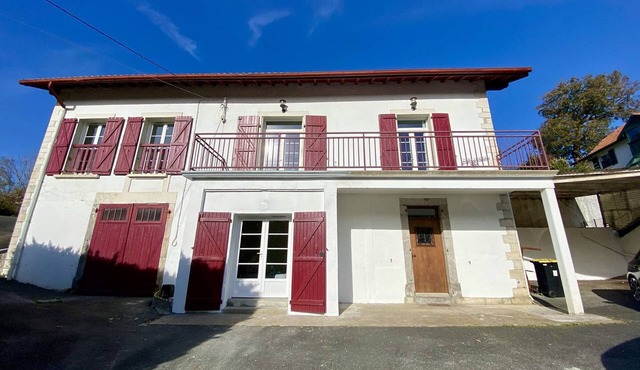 Charming 1-Bedroom in Cambo-les-Bains, Near Spa, for 2 People