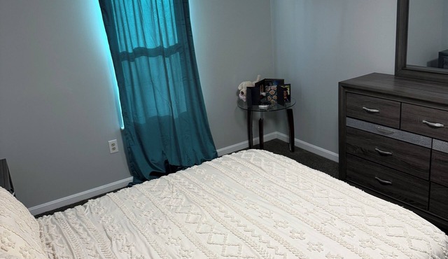 Charming 1-bedroom townhome in welcoming Capitol Heights with WiFi, AC