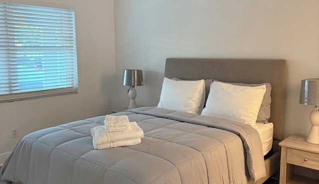 Charming 1-bedroom apartment in Fort Lauderdale with WiFi. Close to the beach,