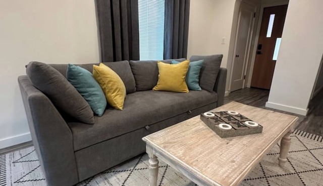 Charming 1-bedroom house with WiFi, AC in nice West Sacramento