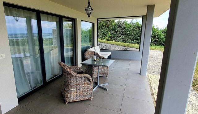 Charming 1-bedroom apartment in adorable Vully-les-Lacs with WiFi