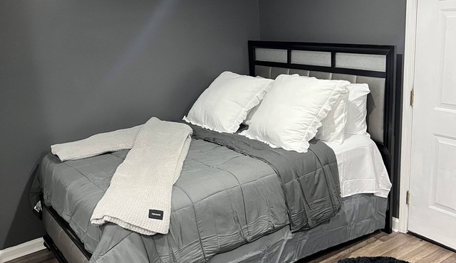 Charming 1-bedroom apartment in superb City of Orange with AC,Parking,Internet