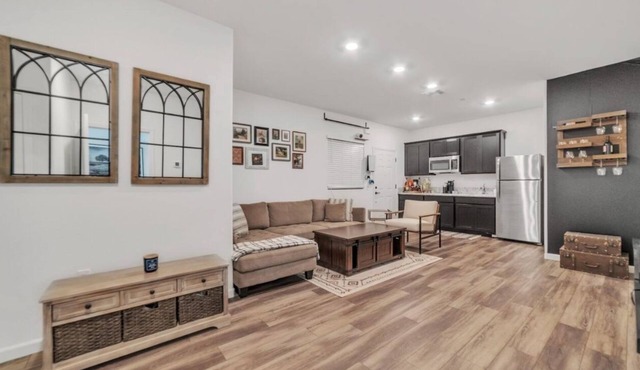 Charming 1-bedroom Private Suite in brilliant Rancho Cordova with Separate Entry