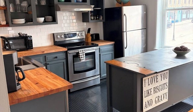 Charming 1-bedroom downtown apartment in the Historic Hotel Royal