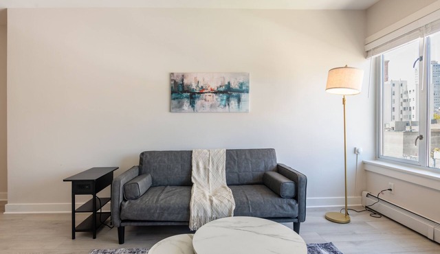 Charming-1 Bedroom apartment in lovely SF with ensuite laundry