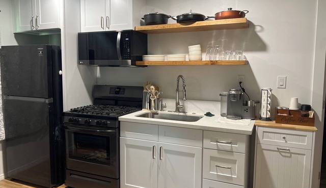 Charming 1-bedroom house with WiFi and kitchen in Santa Clarita