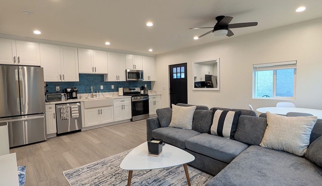 Charming 1-bedroom house in Santa Clarita