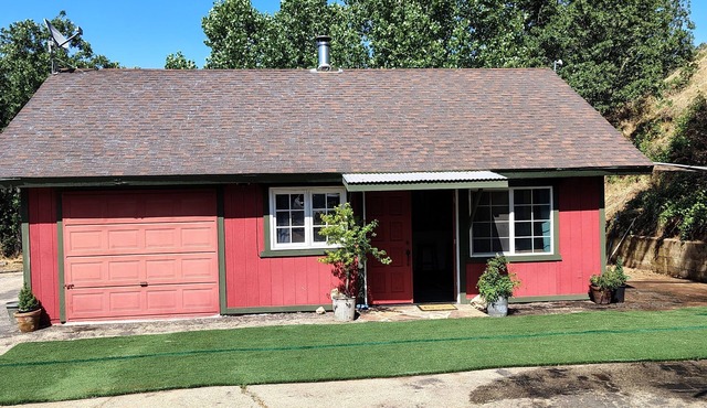 Charming 1-bedroom house in serene Yokuts Valley with WiFi, AC