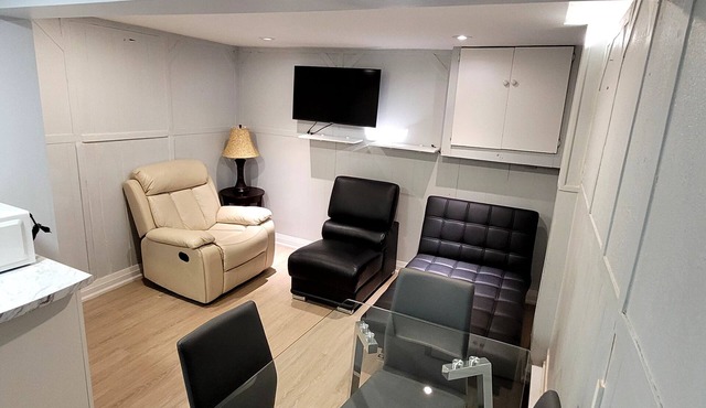 Charming 1-bedroom, 1 bathroom, basement house in Brampton with WiFi