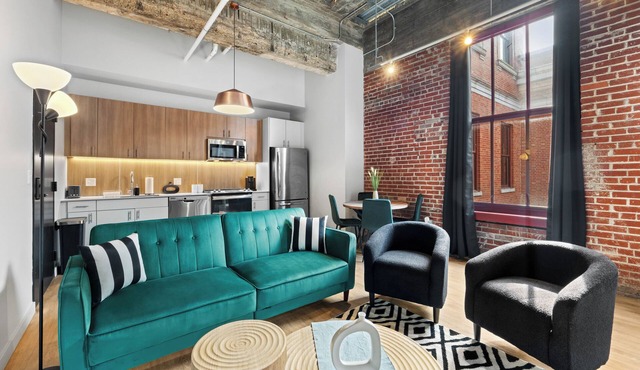 Charming 1-Bedroom, 1-Bathroom Loft in St. Louis with a Terrace, Rooftop, Gym