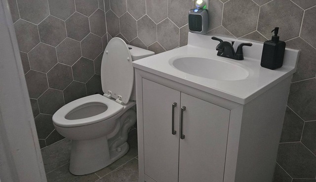 Charming 1-bedroom 1-bath attached to our house with seperate entrance
