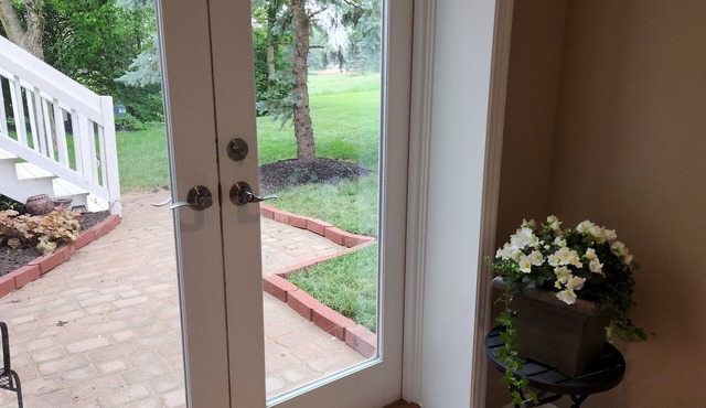 Charming 1-bedroom 2 baths in lovely Powell with a private entrance