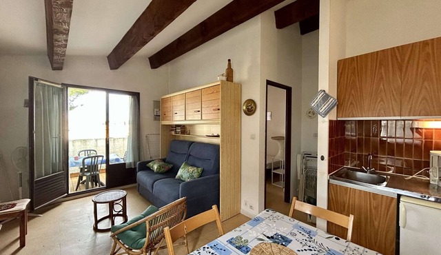 Charming 1-Bedroom Apt, Terrace, Parking, 1.5km to Beach, Sleeps 4 - Cap d'Agde