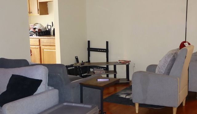 Charming 1-bedroom apartment in delightful Cincinnati with AC