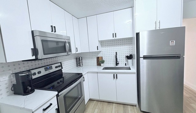 Charming 1-bedroom apartment in fabulous Greenacres with AC