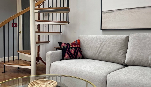 Charming 1-bedroom apartment in Greenfield for a relaxing stay