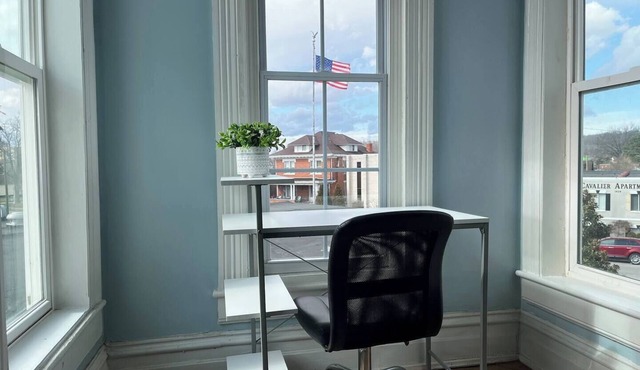 Charming 1-bedroom apartment with WiFi, AC in fabulous Huntington