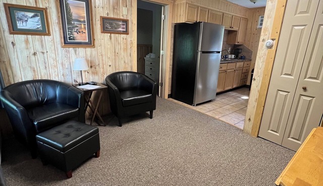 Charming 1-bedroom at Gull Lake Motel in welcoming Lake Shore with AC and WiFi