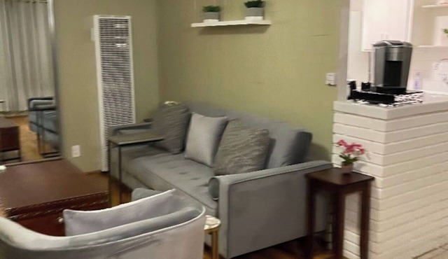 Charming 1-bedroom apartment with WiFi, AC in pleasant Long Beach